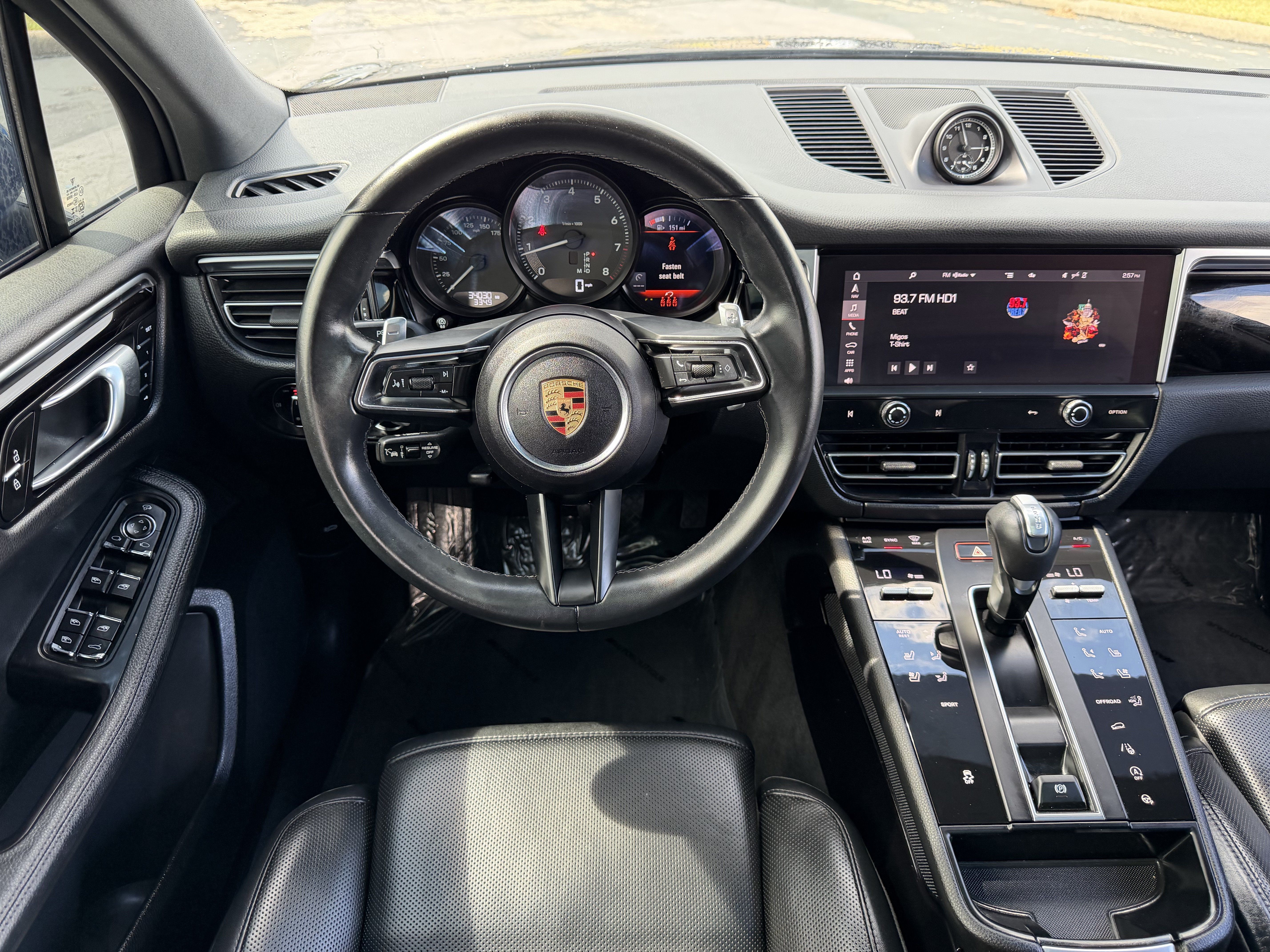 Used 2024 Porsche Macan AWD/4WD image 29