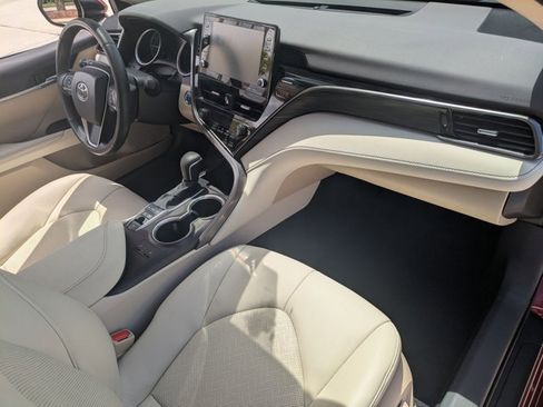 Used 2022 Toyota Camry XLE image 20