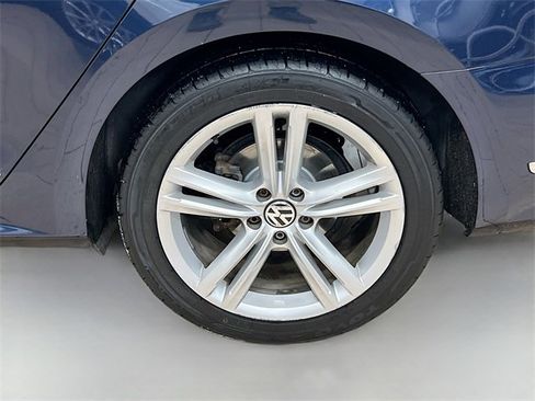 Used 2014 Volkswagen Passat 3.6 SEL Premium image 34