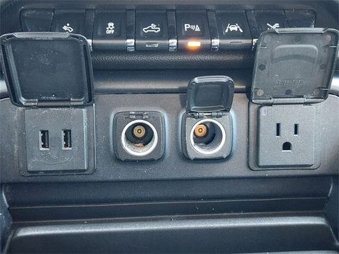 Used 2018 Chevrolet Silverado 1500 High Country image 20