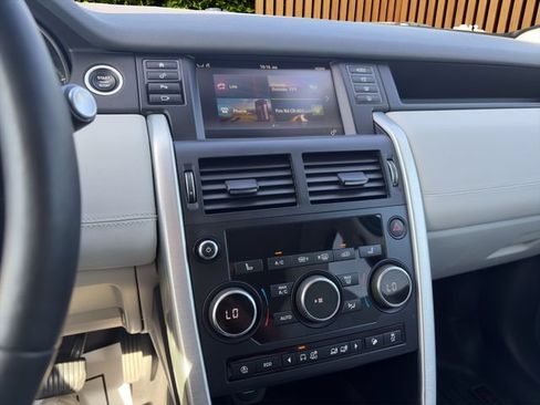 Used 2018 Land Rover Discovery Sport HSE AWD/4WD image 18