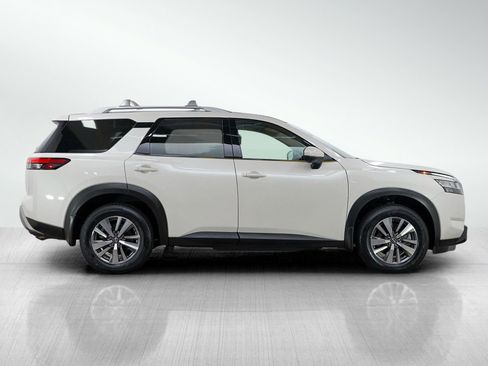 Used 2022 Nissan Pathfinder SL w/ SL Black Package AWD/4WD image 7