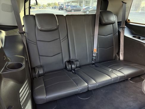 Used 2017 Cadillac Escalade Premium Luxury image 40