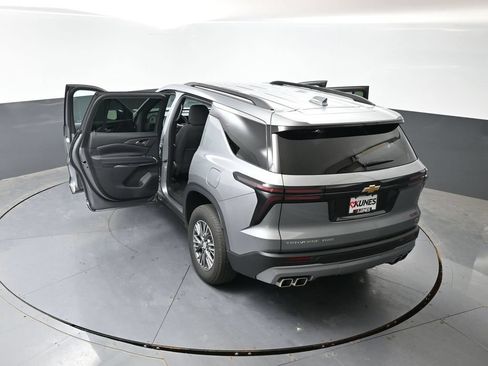 Used 2024 Chevrolet Traverse LT AWD/4WD image 64