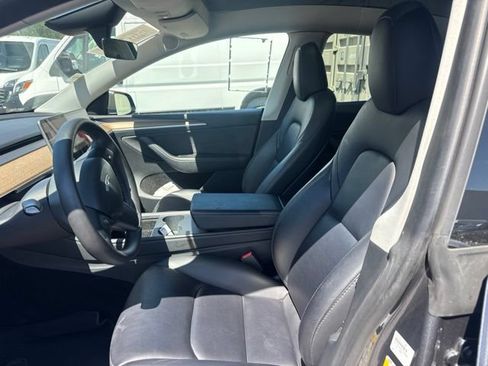 Used 2023 Tesla Model Y 2WD image 9