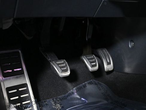 Used 2024 Volkswagen Golf R image 28