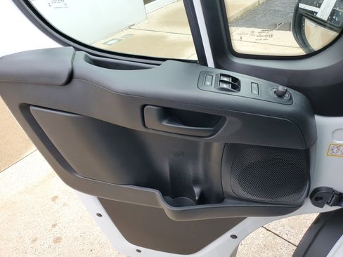 Used 2025 RAM ProMaster 2500 w/ Convenience Group image 6