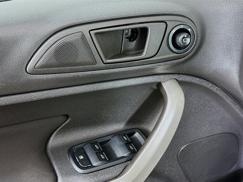 Used 2013 Ford Fiesta SE image 15