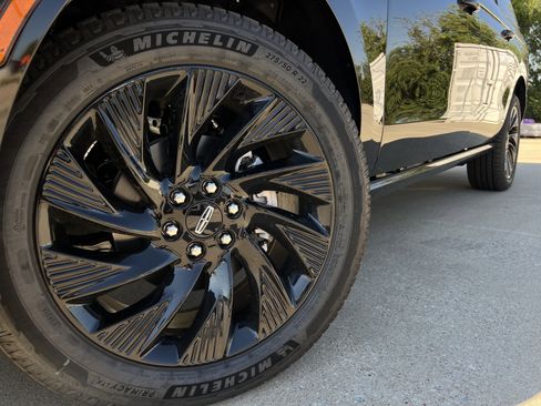 New 2025 Lincoln Navigator L Reserve w/ Jet Appearance Package image 14