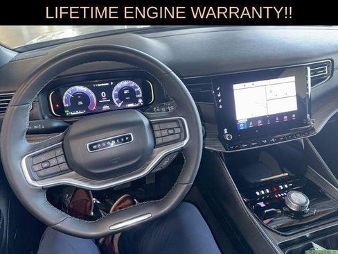 Certified 2024 Jeep Wagoneer L Series II w/ Flexible Seating Group image 4