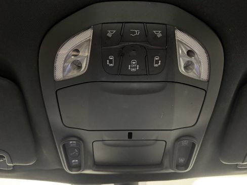 Used 2018 Chrysler Pacifica Limited w/ Advanced Safetytec Group FWD image 16