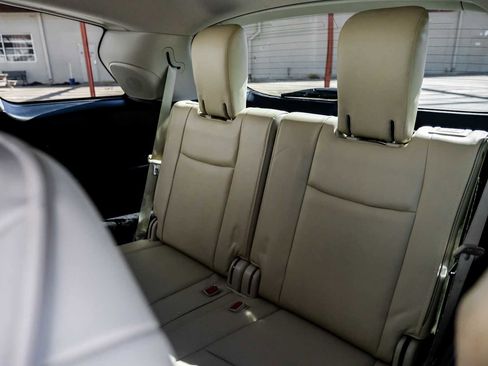 Used 2019 INFINITI QX60 Luxe w/ Essential Package image 46