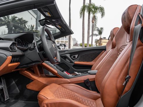 Used 2024 Lamborghini Huracan EVO image 23