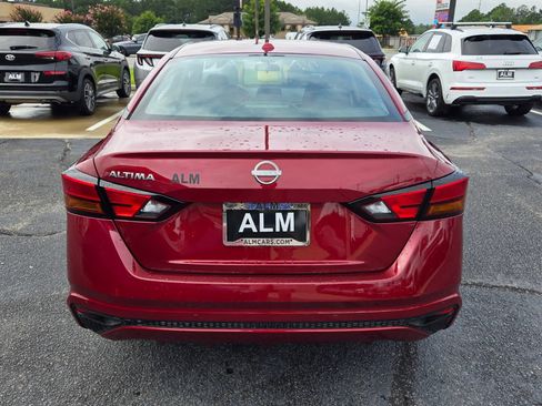 Used 2025 Nissan Altima 2.5 SV FWD image 9