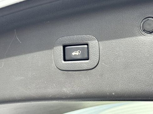 Used 2020 Nissan Armada SL image 17