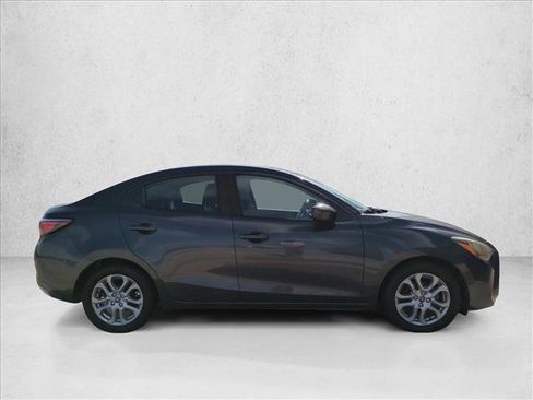 Used 2017 Toyota Yaris iA FWD image 4