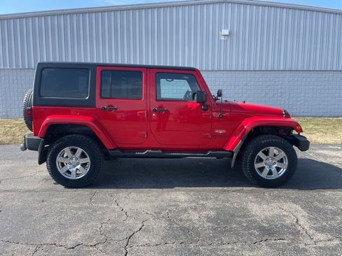 Used 2015 Jeep Wrangler Unlimited Sahara w/ Max Tow Package image 16