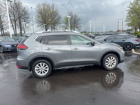 Used 2018 Nissan Rogue SV image 12