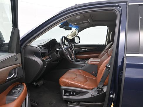 Used 2019 Cadillac Escalade ESV Luxury image 9