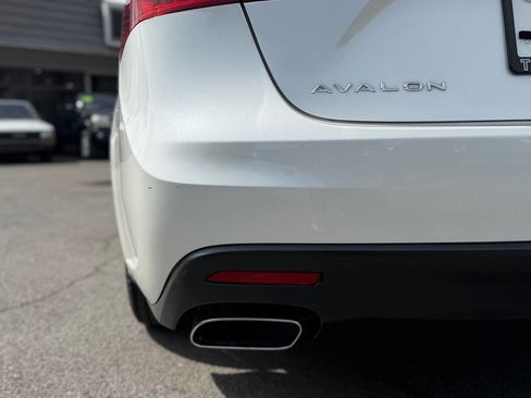 Used 2014 Toyota Avalon XLE Premium FWD image 39