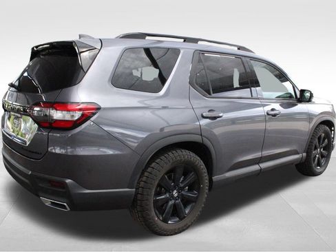 Used 2025 Honda Pilot Black Edition image 17