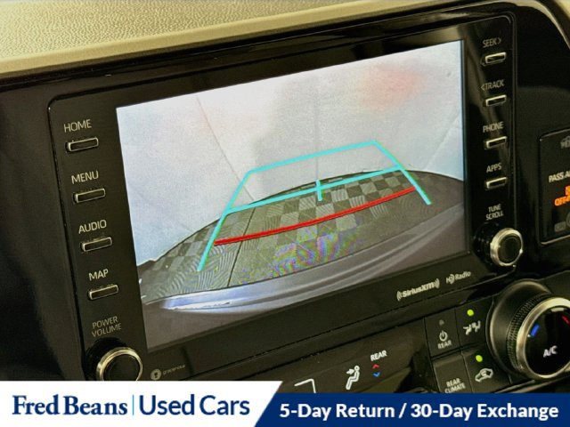 Used 2022 Toyota Highlander LE AWD/4WD image 5