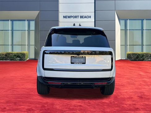 New 2026 Land Rover Range Rover Long Wheelbase SE image 11