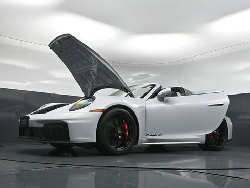 Certified 2025 Porsche 911 Targa 4 GTS AWD/4WD image 37