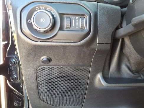 Used 2020 Jeep Wrangler Sport AWD/4WD image 17