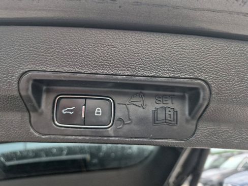 Used 2020 Ford Explorer XLT w/ Equipment Group 202A AWD/4WD image 11