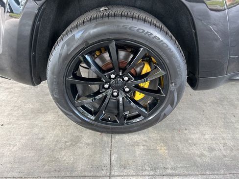 Used 2018 Jeep Grand Cherokee Trackhawk AWD/4WD image 21