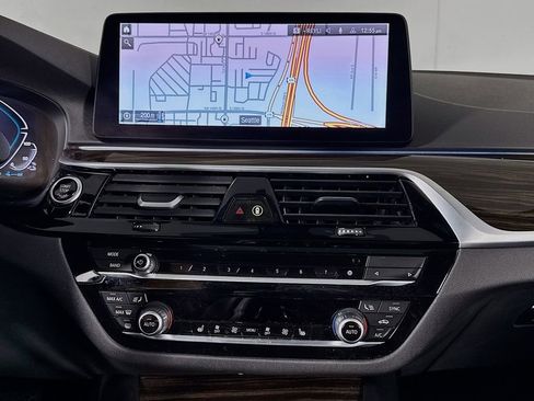 Used 2023 BMW 530e RWD image 14