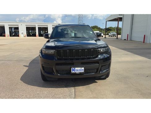 Used 2023 Jeep Grand Cherokee L Laredo RWD image 3