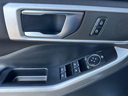 Used 2020 Ford Explorer XLT image 10