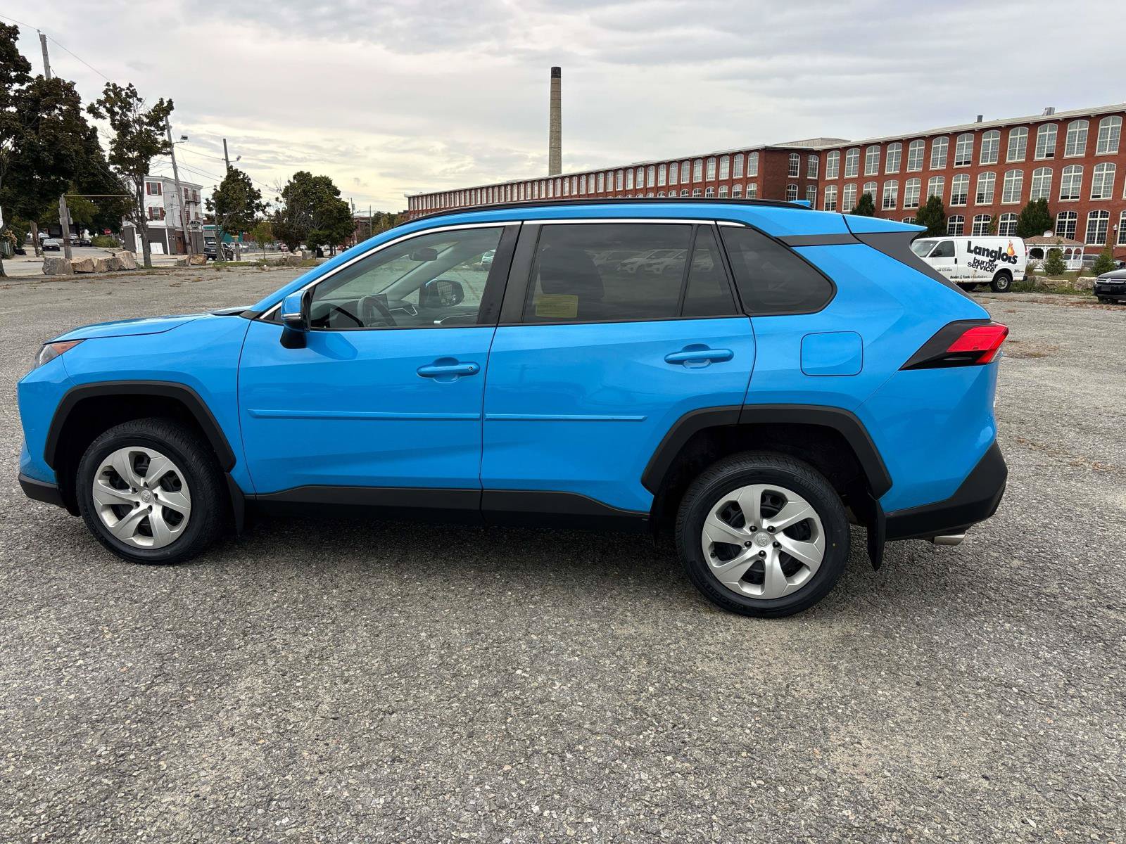 Used 2021 Toyota RAV4 LE AWD/4WD image 8