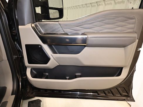 Certified 2025 Ford F350 Platinum w/ Platinum Plus Package image 20