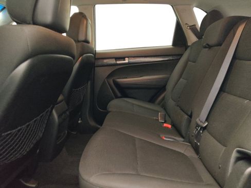 Used 2014 Kia Sorento LX image 18