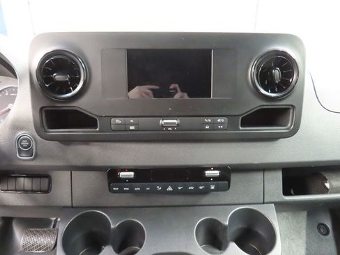 Used 2024 Mercedes-Benz Sprinter 2500 image 46