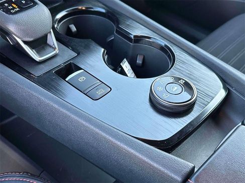 Certified 2025 Nissan Rogue SV image 31