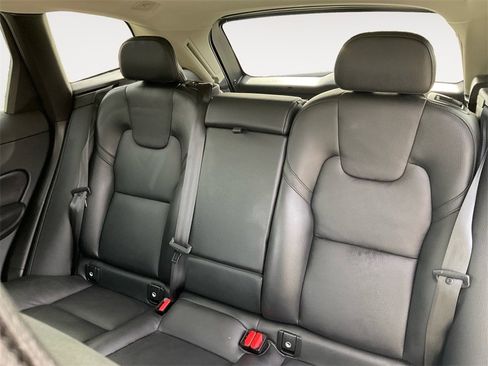 Certified 2023 Volvo XC60 B5 Plus w/ Climate Package image 13