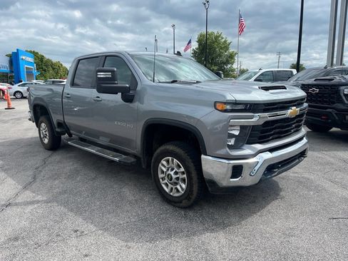 Used 2024 Chevrolet Silverado 2500 LT AWD/4WD image 2