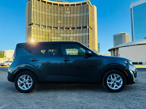 Used 2023 Kia Soul LX w/ LX Technology Package FWD image 6