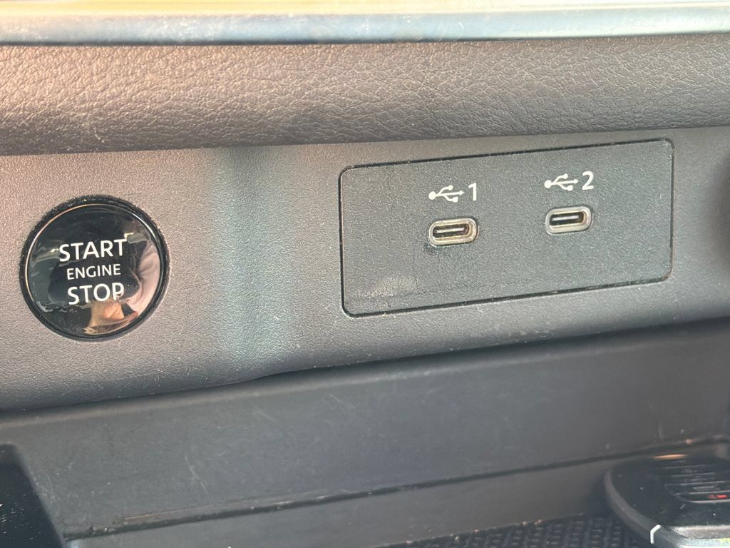 Used 2025 Nissan Rogue SV FWD image 31