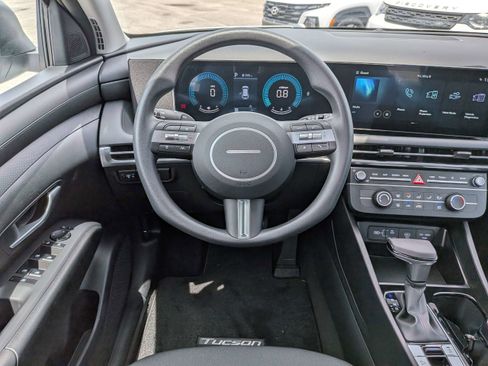 Used 2026 Hyundai Tucson SE FWD image 16