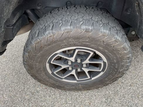 Used 2024 Jeep Wrangler Unlimited Rubicon image 10