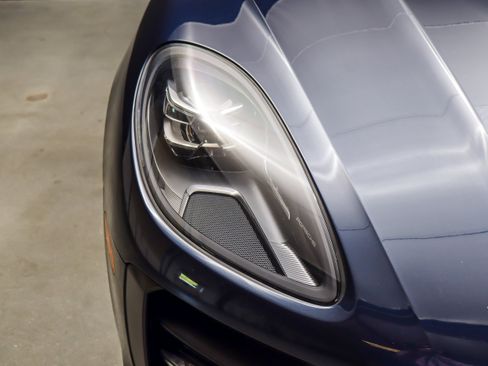 Certified 2020 Porsche Macan AWD/4WD image 10