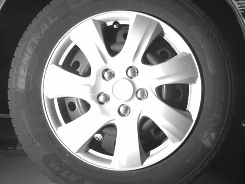 Used 2011 Toyota Camry LE image 16