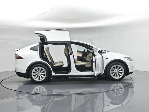 Used 2020 Tesla Model X Long Range AWD/4WD image 31