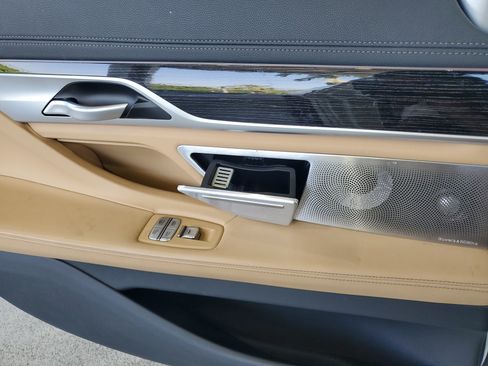 Used 2022 BMW 740i w/ M Sport Package RWD image 13