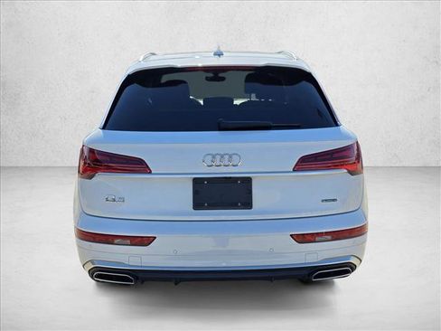 Used 2023 Audi Q5 2.0T Premium w/ Convenience Package image 3